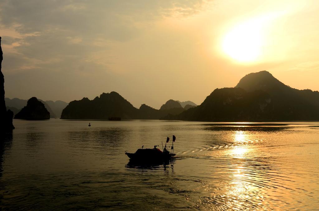 Hotel Margaret Cruises Hạ Long Exterior foto
